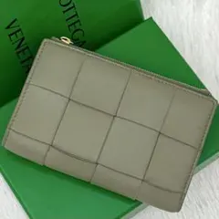 極美品⭐️ボッテガ BOTTEGAVENETA カセット イントレ 二つ折り財布のサムネイル
