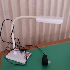 ホワイト デスクライト 調光機能付き