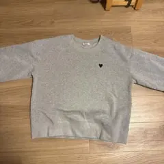GeeRA グレー ハート刺繍 クルーネックスウェット