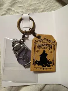 ディズニーランド ハロウィン 2026 ヴィランズ キーチェーン　アースラ