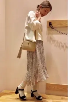 マレットメット Mimolett. 白黒花柄プリーツスカート