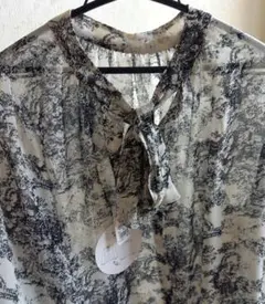 ボウタイ付き長袖シャツ 白黒