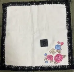 ANNA SUI アナスイ　タオルハンカチ ローズ刺繍　ホワイトと薄いピンクのサムネイル
