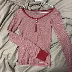 Brandy Melville ボーダーヘンリーネック長袖カットソー