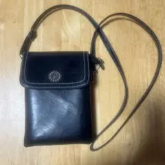 黒いレザーショルダーバッグ