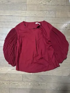 【値下げ】セシルマクビー　赤　ボルドー　ブラウス　パフスリーブ