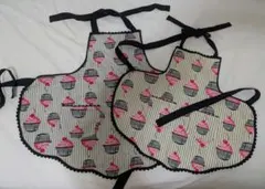 【KAHRI HOME】カップケーキ柄エプロン親子2枚セット