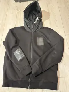 ブラック パーカー