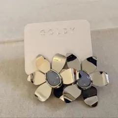 GOLDY メタルフラワーイヤリングシルバーのサムネイル