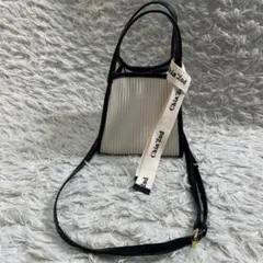 2way ショルダー&ハンドバッグ　スクエアバッグ　ベルトチャーム付き　白黒