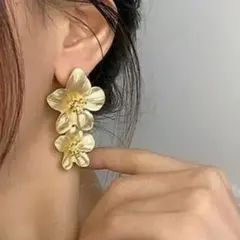 【在庫整理】ゴールド ダブルフラワー 花ピアス ブライダルウェディング