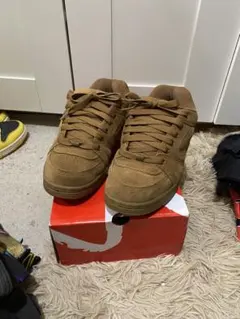 es sneaker y2k oops hyperpop erl vamps