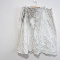 ホワイトフレアスカート しわあり