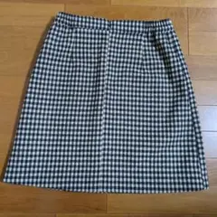 黒と白のチェック柄タイトスカート
