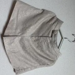 ベージュ エレガント模様 ショートパンツ