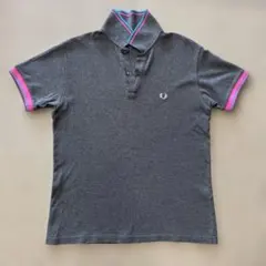 グレー ポロシャツ