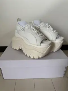 ホワイト プラットフォームスニーカー