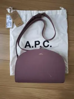 A.P.C. ハーフムーン ショルダーバッグ　サフィアーノ　オールドローズのサムネイル