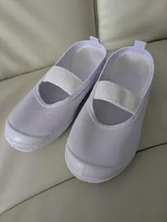 未使用　バレーシューズ　ホワイト　白　16cm