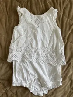 baby GAP 刺繍入りホワイトロンパース　6-12ヶ月サイズ