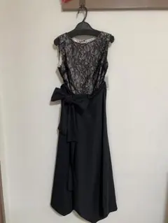 エレガントなブラックドレス