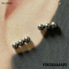 [No.0866]3連ボールのスタッドピアス 銀色