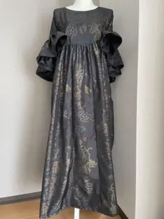 ★着物リメイク★　本場大島紬　フリル袖のゆったりワンピ　黒の古典柄