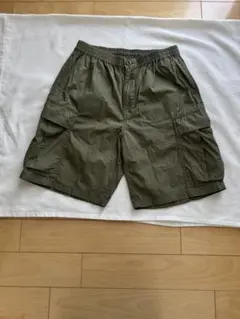 GUオリーブグリーン カーゴショートパンツ　Mサイズ
