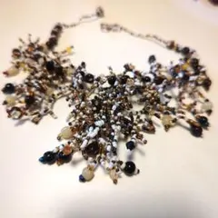 ビーズの多色ネックレス