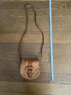 革製ショルダーポーチ