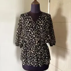 最終お値下げ☆未使用☆ユナイテッドアローズ☆花柄 Vネックブラウス 五分袖