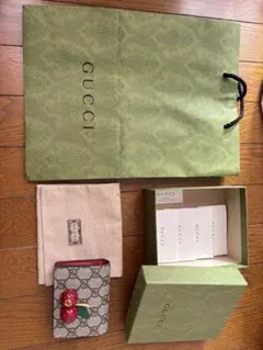 GUCCI チェリー装飾 二つ折り財布