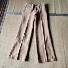 ベージュ スラックス