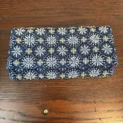 美品！柏ビーズ ビーズ刺繍 花柄 ラウンドファスナー 長財布 柏ビーズ刺繍 花柄 長財布 ラウンドファスナー 箱付き - メルカリ