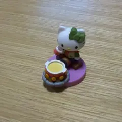 チョコエッグ　ハローキティコラボ　ソロキャンプ