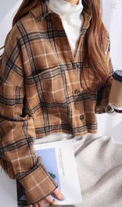 and me シャギーチェックショート丈シャツ　ブラウン