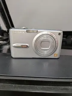 ジャンク　Panasonic LUMIX DMC-FX07 シルバーのサムネイル