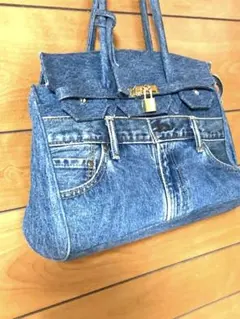 Item thumbnail for item dd2965e1-727d-467c-8b1d-ab8f8d69cf71