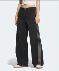 adidas ブラック ワイドレッグデニム