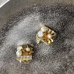 イヤリング　両耳　パール　花　ビジュー　ゴールド　入学式　ダイヤ型