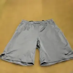 Nike Dri-FIT グレー ショートパンツ