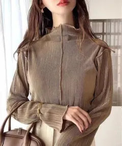 クラシカルエルフ 2wayメロープリーツハイネックトップス　モカ