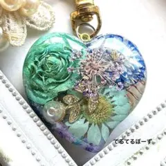 【1775】ロシアンブルー　レジン　マトリカリア　ネックレス　ペンダント 1775】ロシアンブルー様 専用 レジン マトリカリア ネックレス