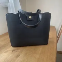 ブラックレザースカラップハンドバッグ