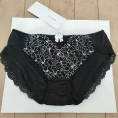 Triumph ブラック花柄ショーツ M
