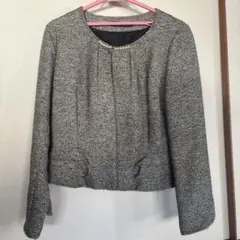 グレー ショート丈ジャケット パール装飾