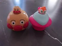 ぽちっとプロジェクターカプセルトイ 2個 アンパンマン号＆ドキンUFO