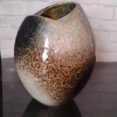 信楽焼風 陶器製 変形投げ入れ花器モダン丸型花瓶・一輪挿し