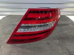 W205 Cクラス 前期 右 テールランプ A2059061457 - メルカリ