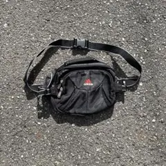 adidas ボディバッグ　00s sling bag ワンショルダー　テック